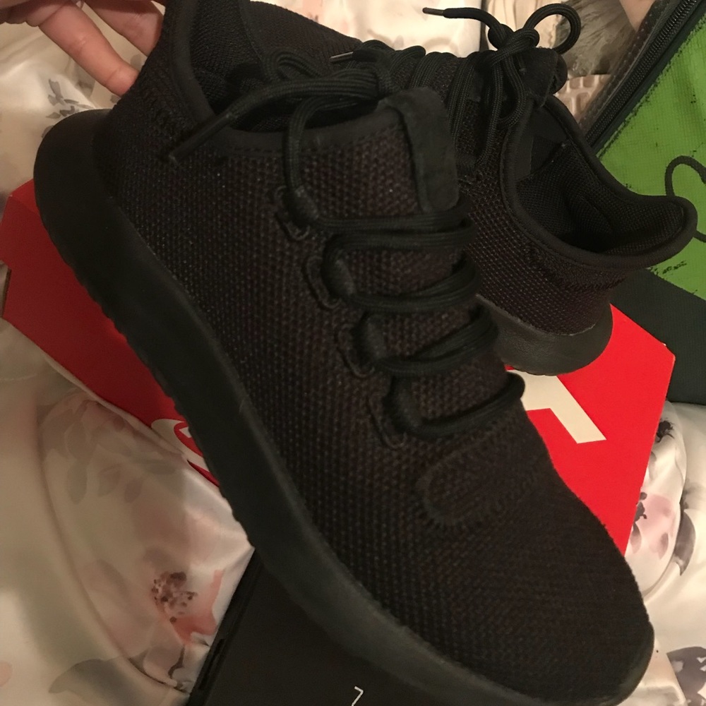 Black Adidas turbular